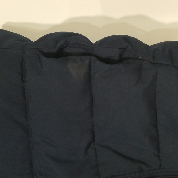 Kids Navy Puffer Vest in Medium - Picture 4 of 4